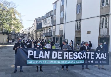 Marcha de la hostelería gallega en Santiago para pedir la puesta en marcha del Plan de Rescate