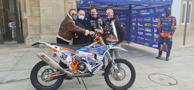 Eduardo Iglesias llevará un año más ...E para comer, Lugo en su moto del Dakar