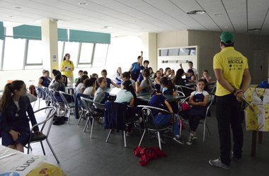 El campamento de cocina de la Apehl acogió una charla sobre reciclaje selectivo
