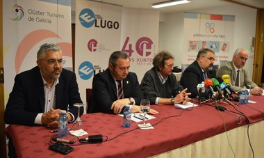 La sede de la APEHL acogió la primera presentación del Clúster Turismo de Galicia en su gira por Galicia