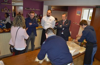 José Manuel Balseiro visita la sede de la APEHL donde se desenvuelve el proyecto DIMO LUGO III