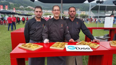 La Apehl organiza un showcooking en la salida de La Vuelta a España desde Viveiro